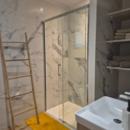 Rez De Avec Piscine, Wifi, Jardin Clôturé